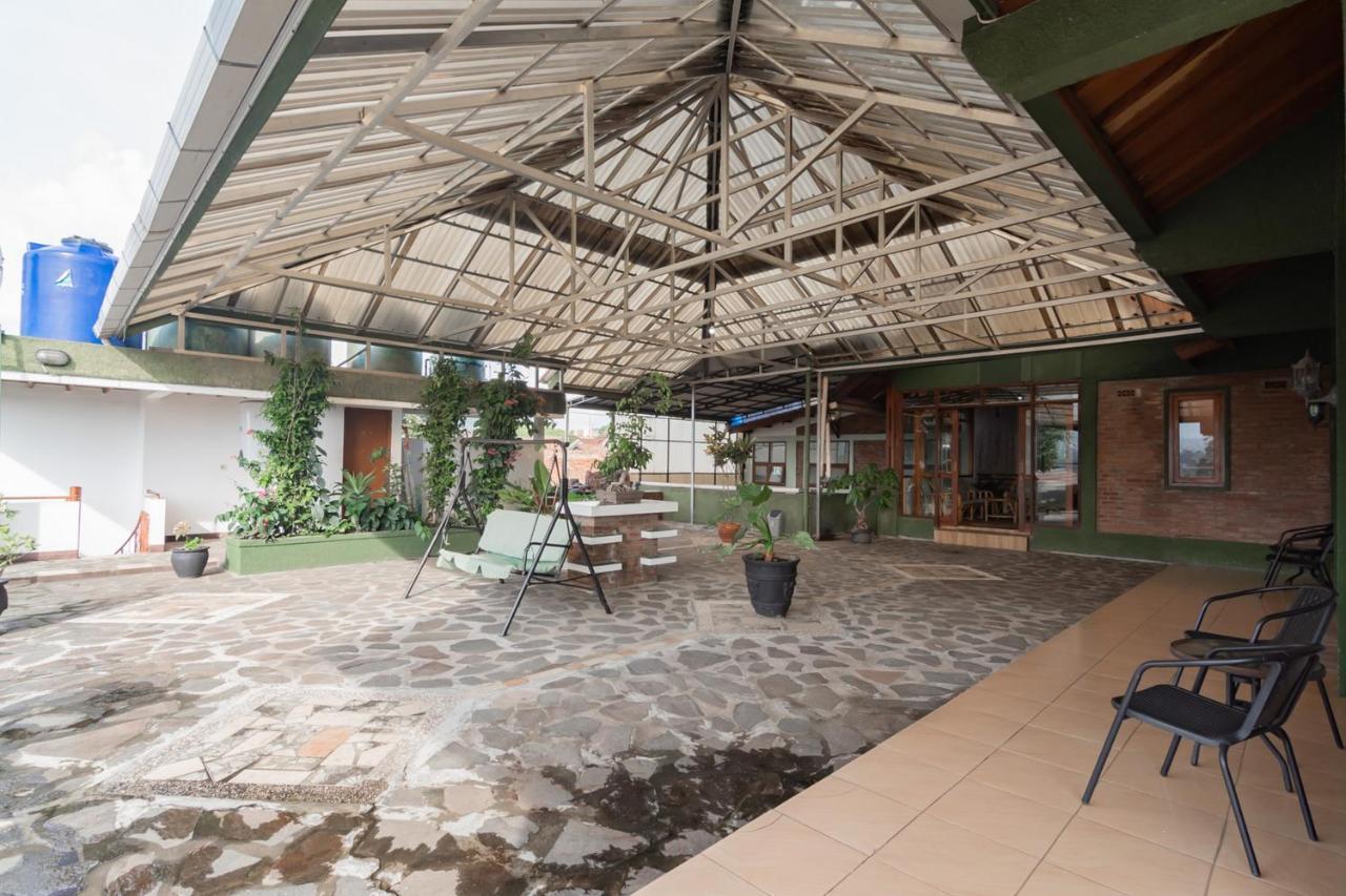 Samakta Guest House Lembang Exterior photo