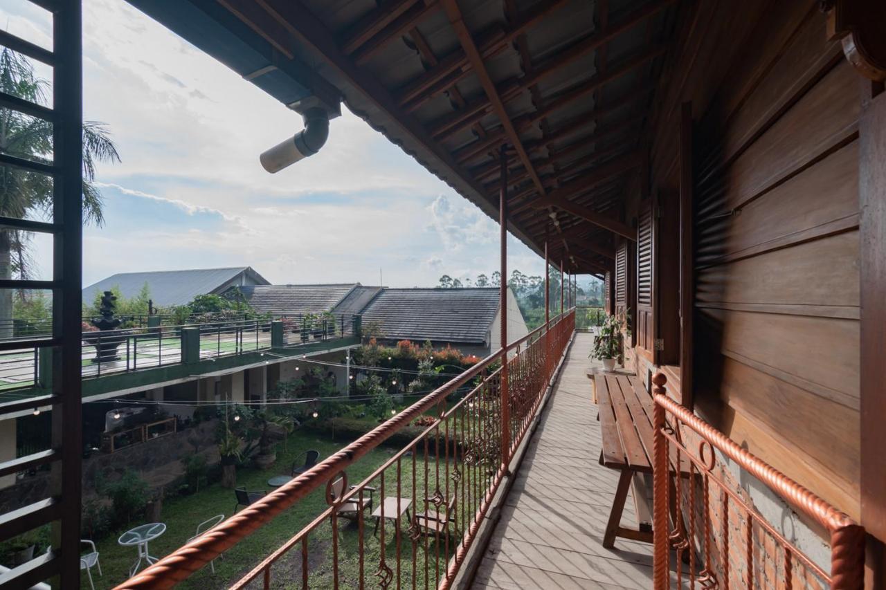 Samakta Guest House Lembang Exterior photo