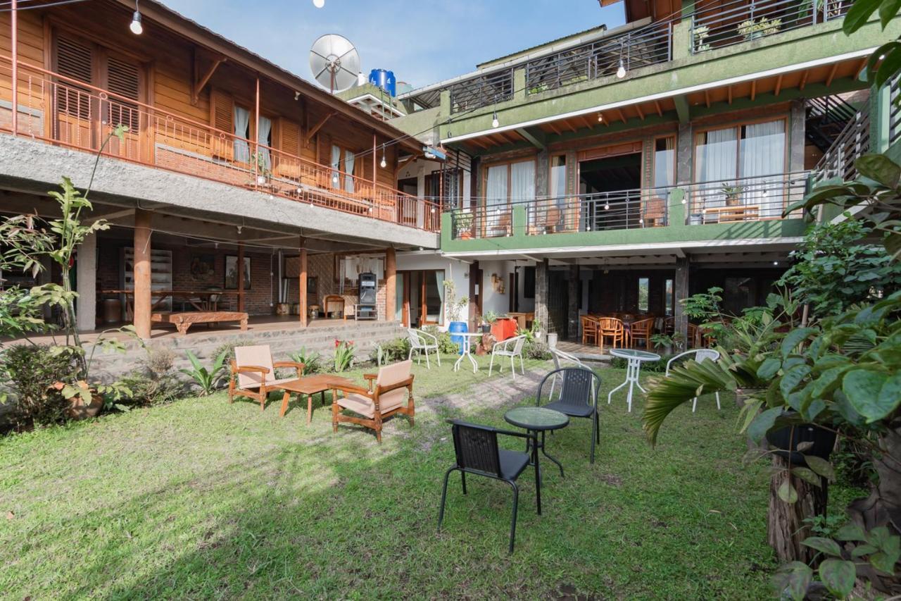 Samakta Guest House Lembang Exterior photo