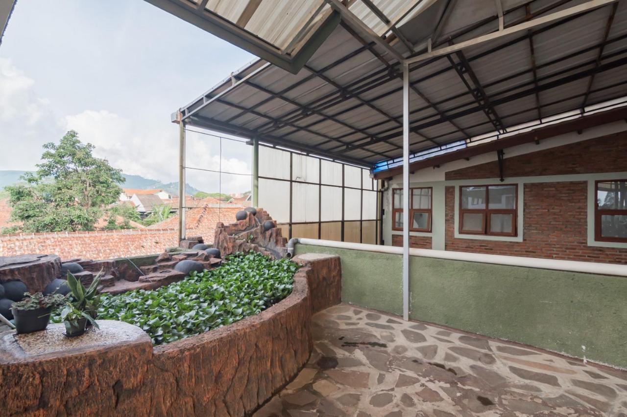 Samakta Guest House Lembang Exterior photo
